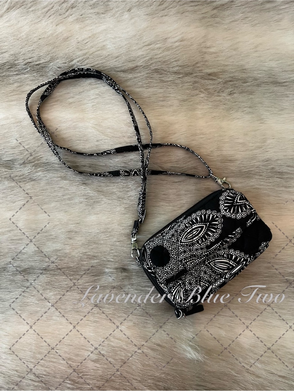 VERA BRADLEY Stellar Paisley All in One Wristlet Wallet Black White Paisley Cros